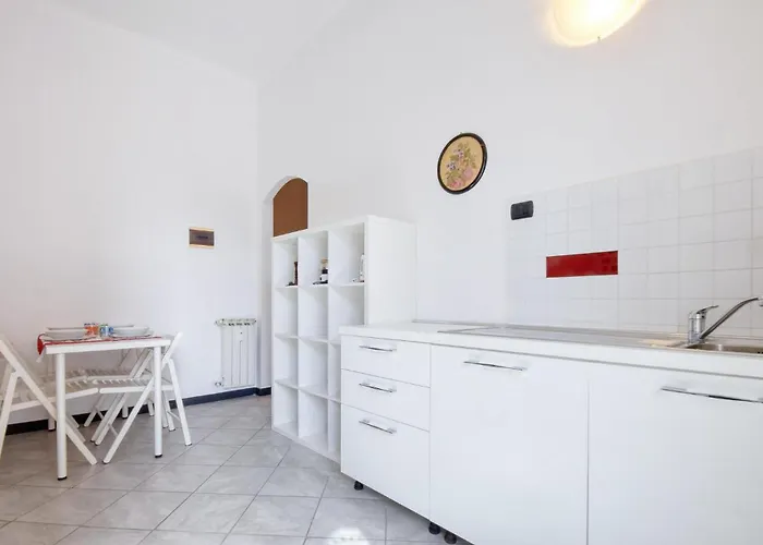 1 Bedroom Beautiful In דירה