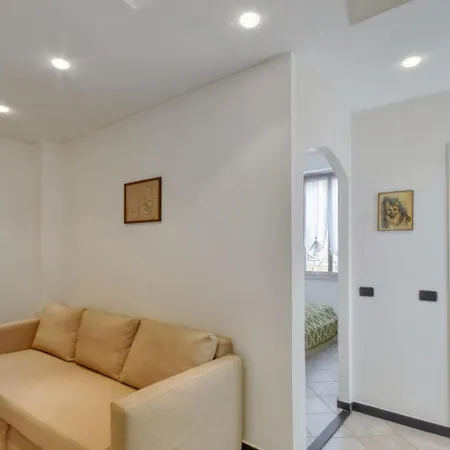 1 Bedroom Beautiful In Apartment Genoa